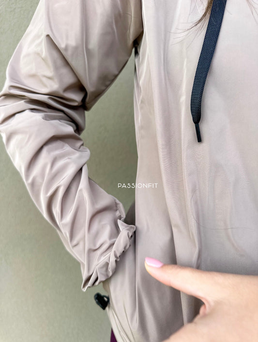 Parker bege detalhes de bolsos