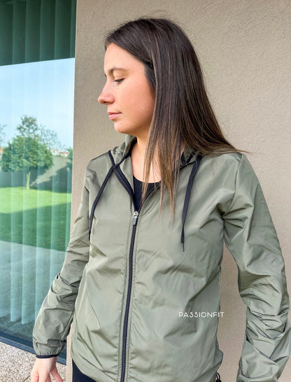 Parker verde tropa frente detalhes de cordões do seu capuz